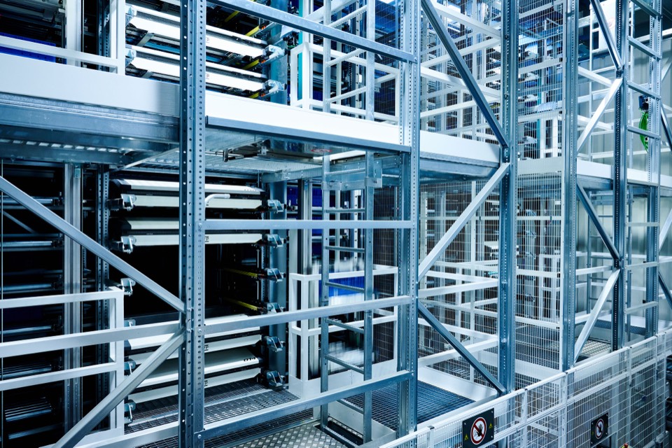 Automated storage and conveyor structure